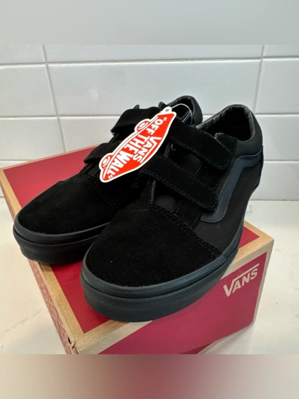 NEW Vans Kids All Black Old Skool V Velcro Skate Shoes Suede Toe Sneakers